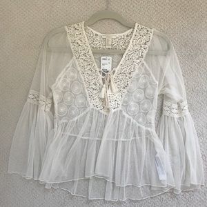 Lace Bell-Sleeved Blouse